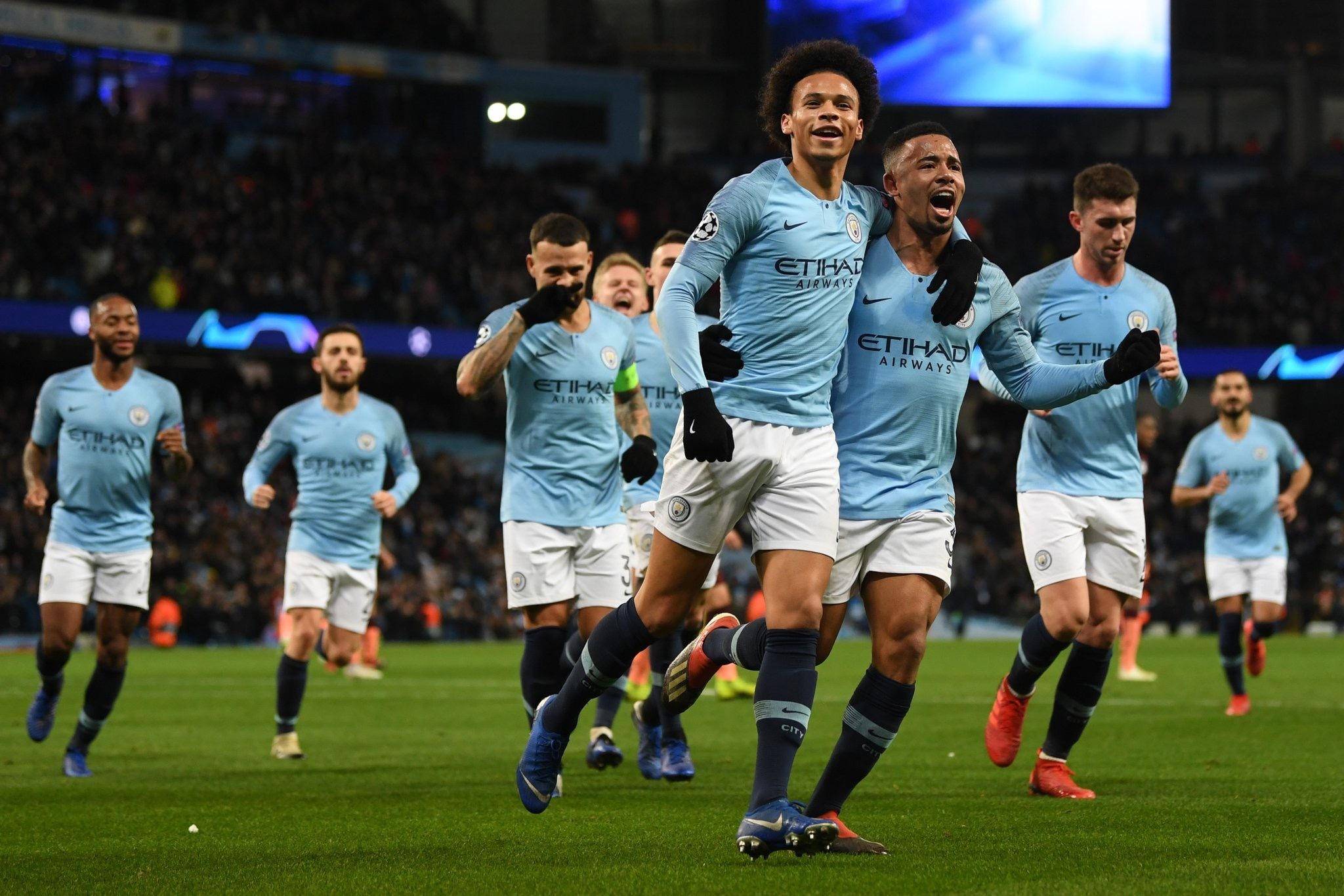 单臂劈扣的 单臂劈扣的